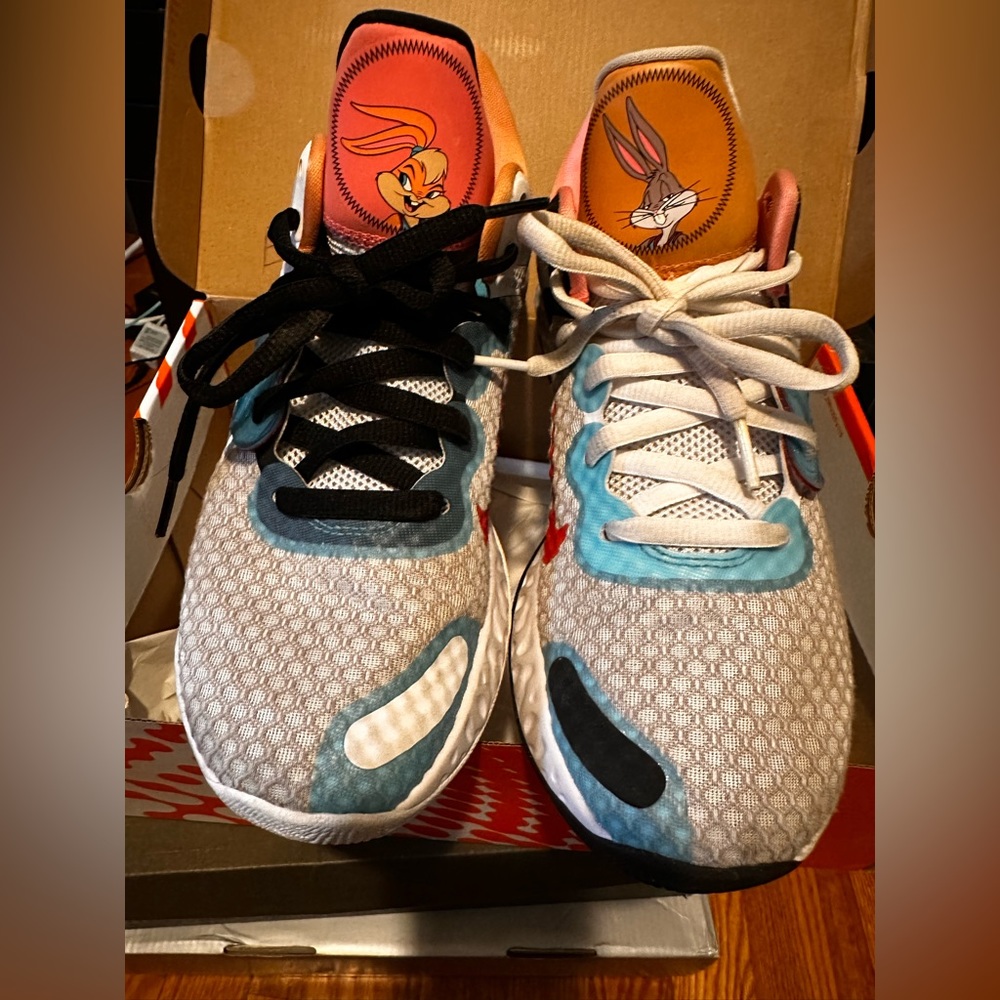 Nike Renew Elevate II Iris whisper black scuba/blue Bugs bunny. Size 9.
